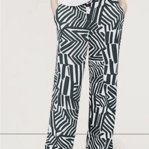LOFT Ann Taylor  Geometric Palazzo Pants. Two front pockets, two back pockets.